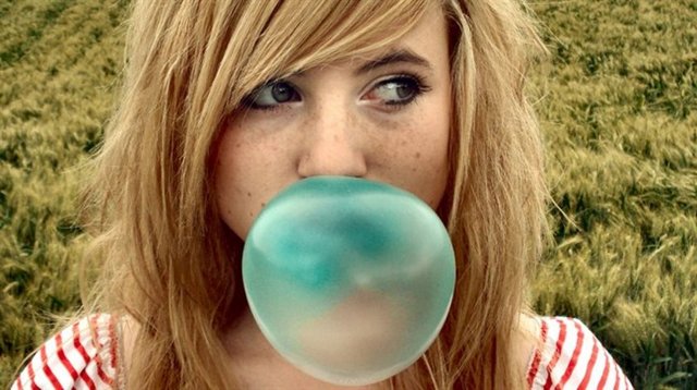 Singapur'da sakız çiğnemek tıbbi bir gerekçesi olmadığı taktirde yasak.