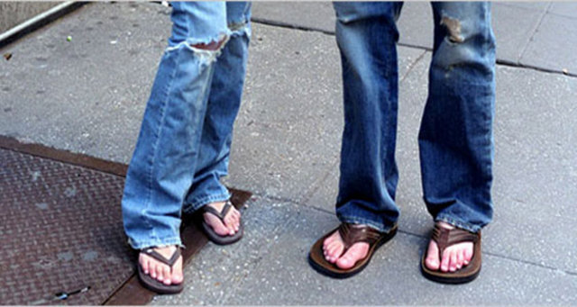 İspanya'da parmak arası terlikle otomobil kullanamazsınız.