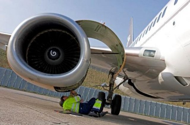 49. Uçak Mekanik İşçisi -  - Yıllık geliri: 55 bin 111 Dolar