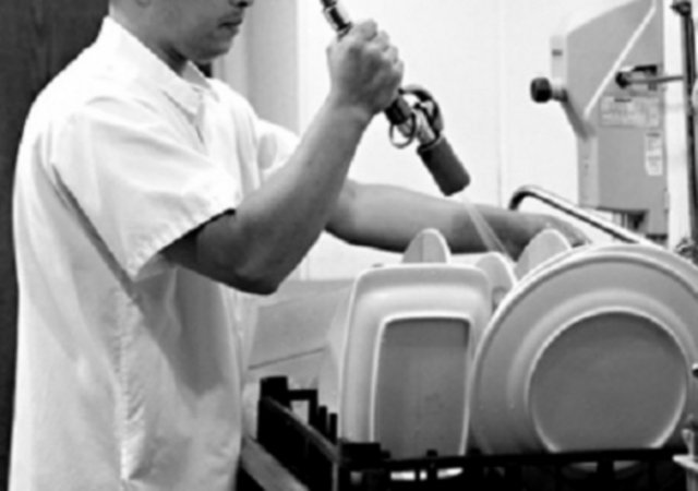 87. Bulaşıkçı -  - Yıllık geliri: 18 bin 44 Dolar