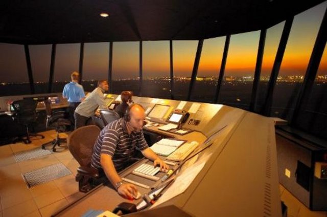 70. Hava Trafiği Kontrol Çalışanları -  - Yıllık geliri: 114 bin 173 Dolar -