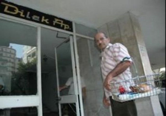 53. Kapıcı -  - Yıllık geliri: 22 bin 124 Dolar