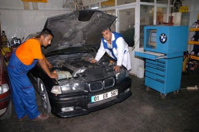 02. Otomobil Mekanik Tamircisi -  - Yıllık geliri: 36 bin 186 Dolar