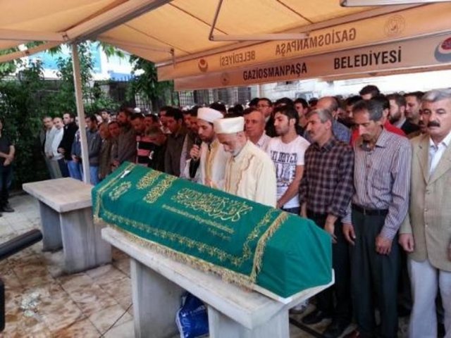 Adli Tıp Kurumu'nda bulunan Burak Yıldırım'ın cenazesinin otopsi işlemleri tamamlandı. Yıldırım'ın cenazesi yakınları tarafından alınarak Gaziosmanpaşa Merkez Camii'ne götürüldü. Yıldırım için ikindi namazından sonra kılınacak cenaze namazının ardından defdenilmesi bekleniyor.