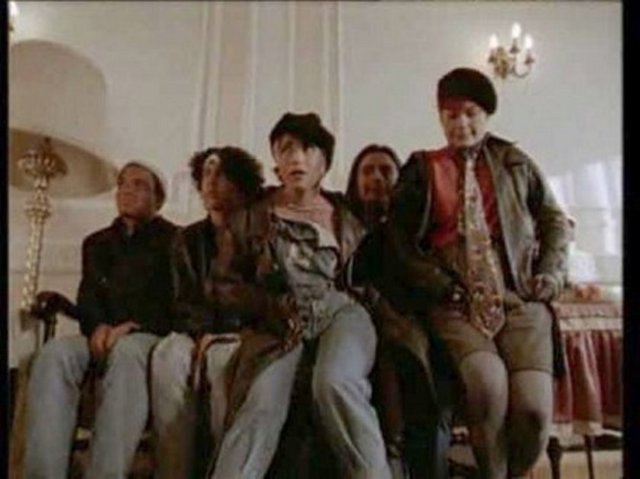 Emel Müftüoğlu - Hovarda