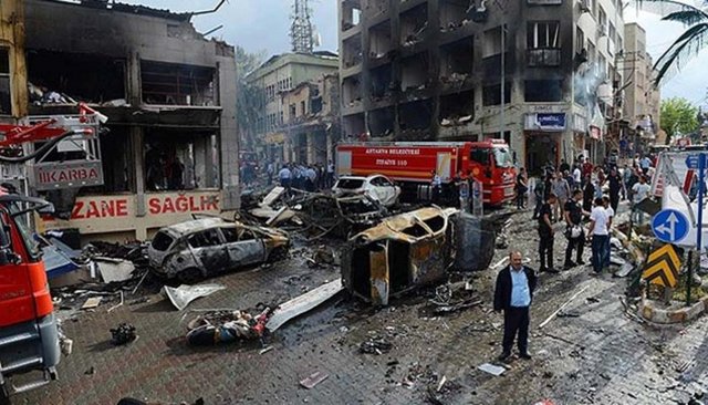 11 MAYIS - 13:45  - Bombalar patladı!
