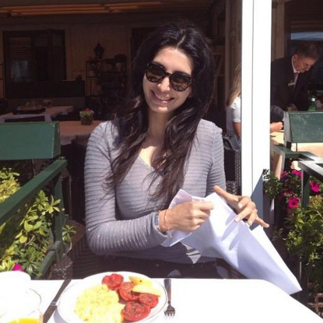 BAŞAK SAYAN - Burada yemek dışında başka hiçbir şey düşünemiyoru. Döner dönmez sıkı bir diyete başlıyacağım söz