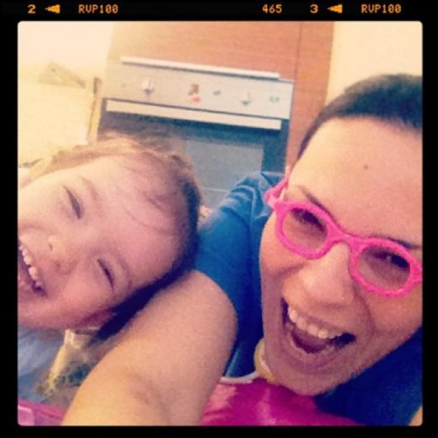 YEŞİM SALKIM - Gözdoktoru oldu kızım bana gözlük yazdı -  -  -  -