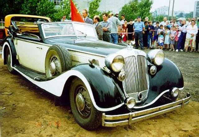 7- Dmitry Lomakov -  - Retromoto başkanı Dmitrt Lomakov, otomobil tutkusunu sevdiği modelleri müzede sergileyerek pekiştirmiş.