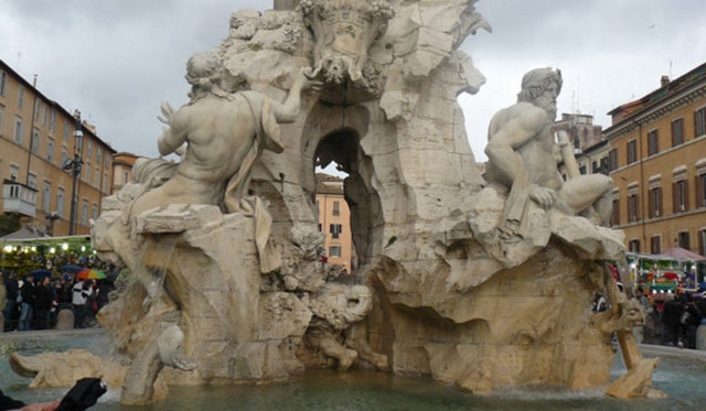 Piazza Navona ve 4 ırmak çeşmesi - Roma/İtalya