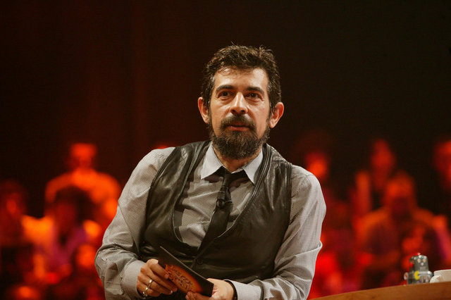 Okan Bayülgen - 2,298,052