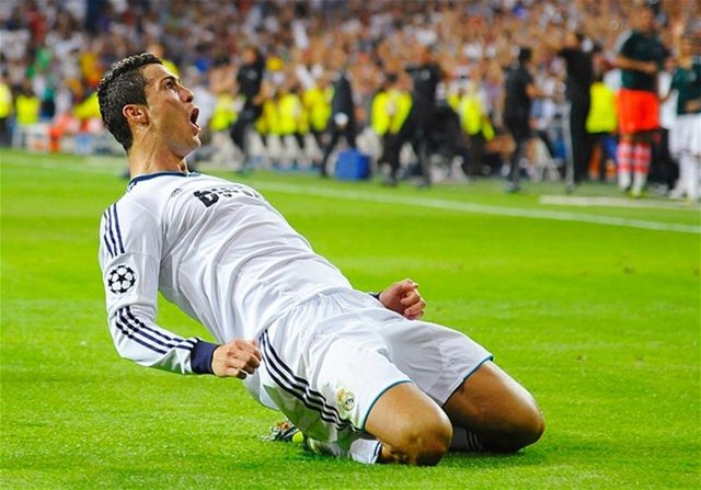 Cristiano Ronaldo - 18,326,804