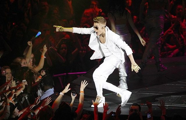 DÜNYADA EN ÇOK TAKİP EDİLEN ÜNLÜLER Justin Bieber - 39, 247,683