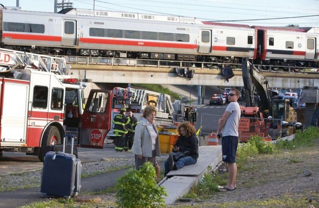 Süper güç bile olsan kaza geliyorum demiyor: İki tren çarpıştı. Onlarca yaralı var!