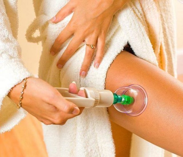 Aletli yöntemler ve masajlar... - Yosun tedavileri, çamur uygulamaları, ham ipek kese masajları, aroma terapik masajlar, lenfdrenaj çizmeleri, derin dalga ısı yöntemleri, ultrason tedavisi, kızıl ötesi ışınlı aletler, elektrikli petlerle yapılan tedaviler, karbondioksit tedavisi ve mezoterapi gibi uygulamaların bilinçli diyet programı ve sporla beraber olduğunda yararları olabilir.