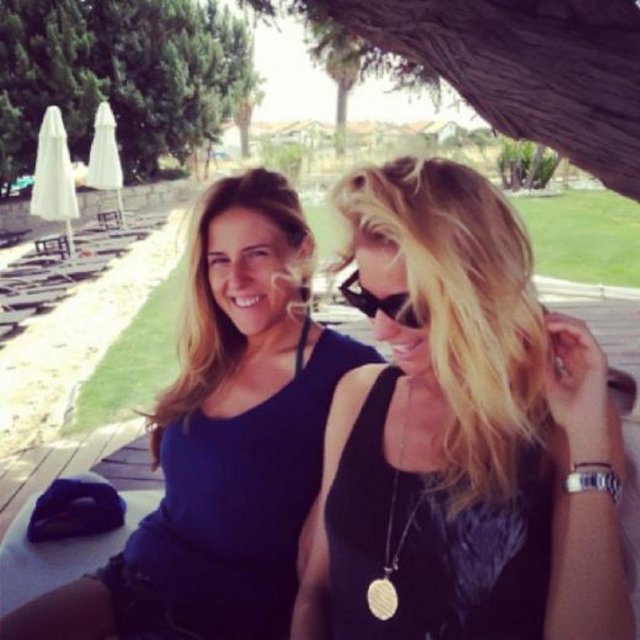 BURCU ESMERSOY - Dünya tatlısı abla -