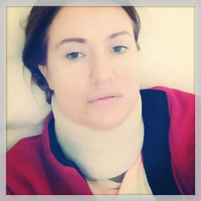 HİLAL CEBECİ - -Yine alerji yine boyun tutulması yine ev hapsi F TİPİ