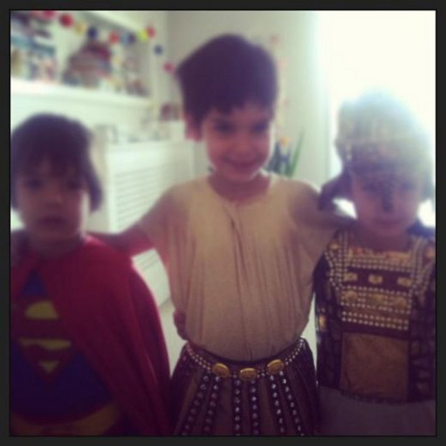 GÜLBEN ERGEN - Bizim evde tören başladı