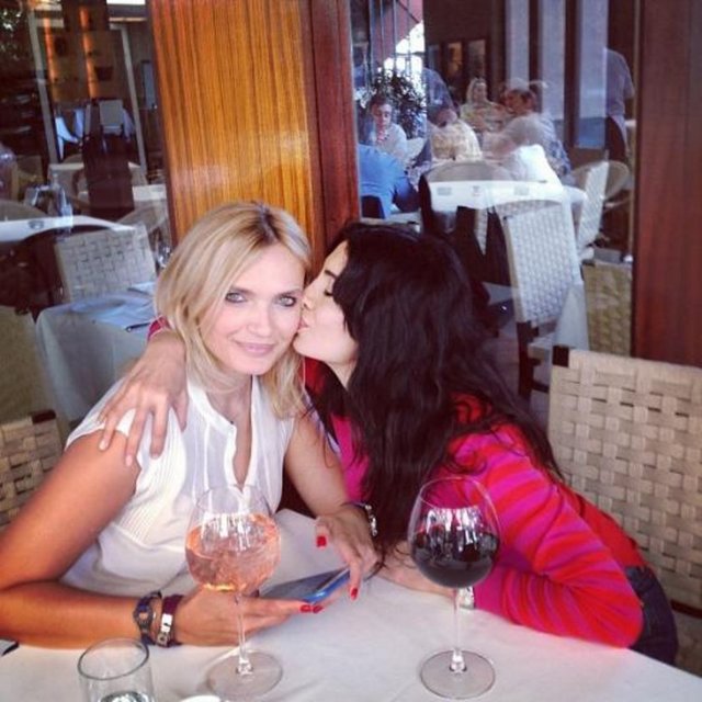 BAŞAK SAYAN İyi dost seçerim  -