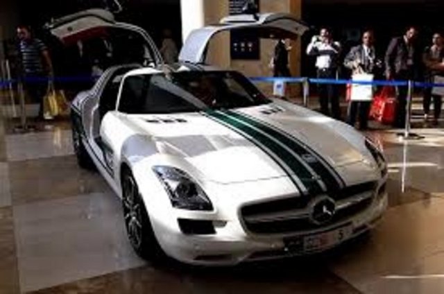 5- Mercedes SLS