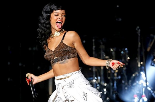 Rihanna: En İyi Radyo Sanatçısı, En İyi R&B Sanatçısı, En İyi Pop Albümü -