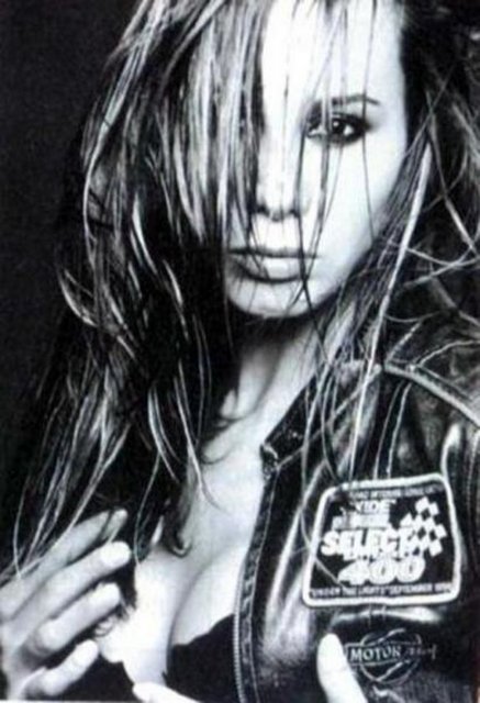 Asena "Elimde olmayaraktan silim sürtmüş olabilir." -