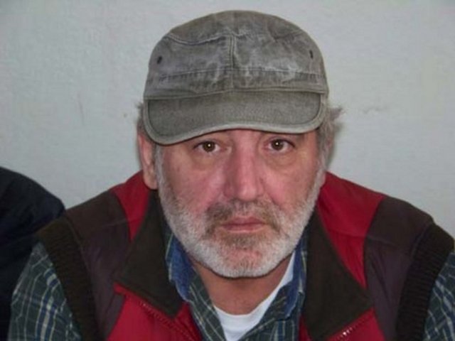 A Takımı programında bir altyazı "İsmini vermek istemeyen bir izleyici Filiz Ovar İngiltere'den arıyor." -