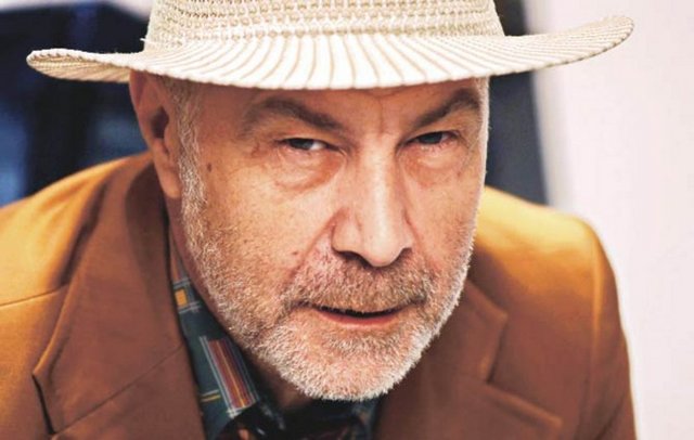 '23 Nisan şenlikleri Siirt'te yapılsın', 'Siirt'e giderseniz ve yere para düşürürseniz, sakın eğilip de almayın; giden mal olsun, yeter ki cana zarar gelmesin' şeklindeki tweet'leriyle ortamı gerdi.