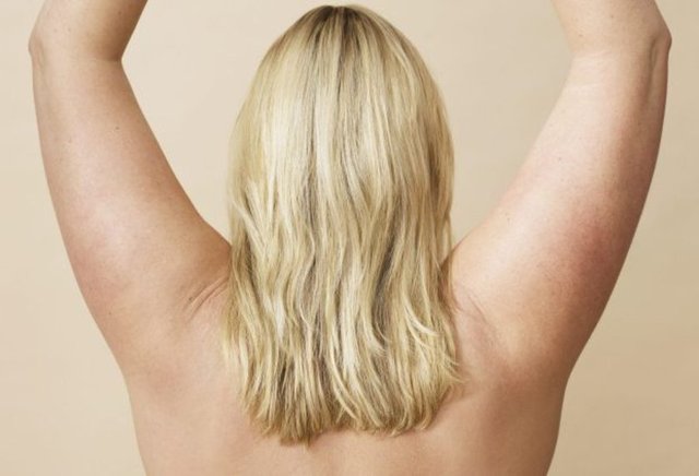 Ayrıca restorana sadece 18 ile 60 yaş arası olanlar girebiliyor. Kameralı cep telefonları da özel hayata saygı çerçevesinde masalarda bulunan özel bir kutuda tutuluyor. (DHA)