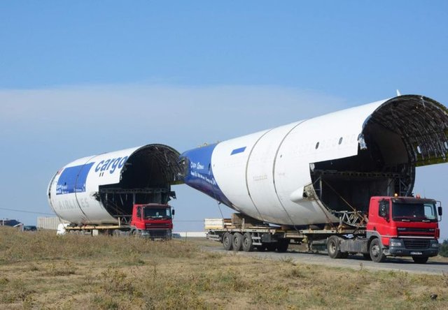Tekirdağ Ticaret ve Sanayi Odası eski Başkanı ve işadamı Mustafa Yurdanur, ABD seyahatinde gördüğü 200 kişilik uçak restoranın benzerini Tekirdağ'da yapabilmek için özel bir firmanın kargo uçağını satın aldı.
