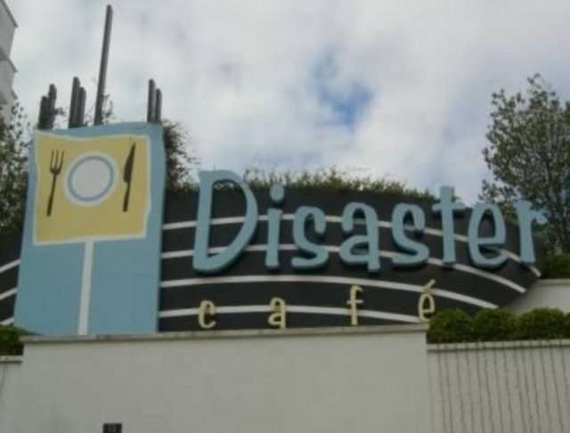 ZELZELE CAFE: Normal şartlar altında 7.8 şiddetinde bir depreme yemek sırasında yakalanırsanız çoğunuzu yapacağı şey yemeği falan bırakıp canını kurtarmak için hızla harekete geçmek olacaktır.