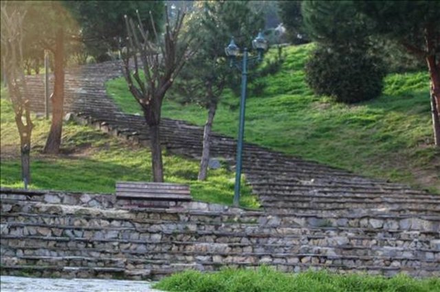 Bakımlı ve yeşil olan park İstanbul Boğazı'na yüksekten bakan bir konumda bulunduğu için geniş bir manzaraya sahiptir.