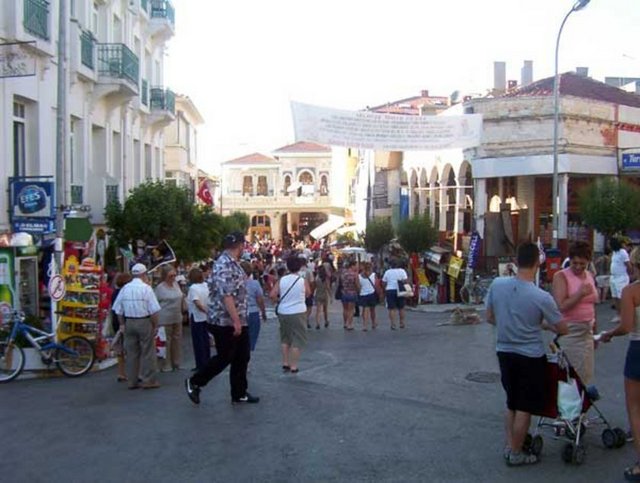 Tarihi ve doğal güzellikleriyle yerli ve yabancı turistlerin uğrak noktalarından biridir.