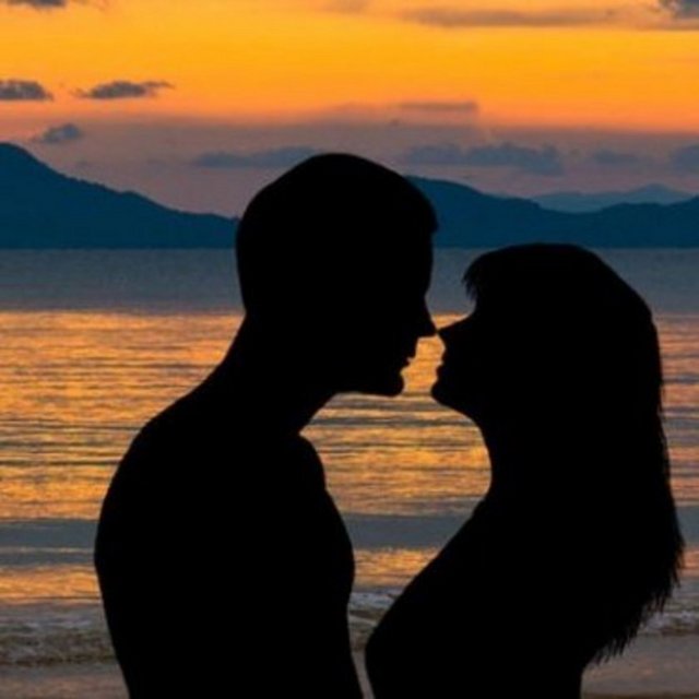 Kadınlar kadar erkekler de böyle bir yanılgının içine düşerler. Sırf bu düşünce yüzünden anne olduktan sonra eşiyle sevişmeyen erkekler vardır