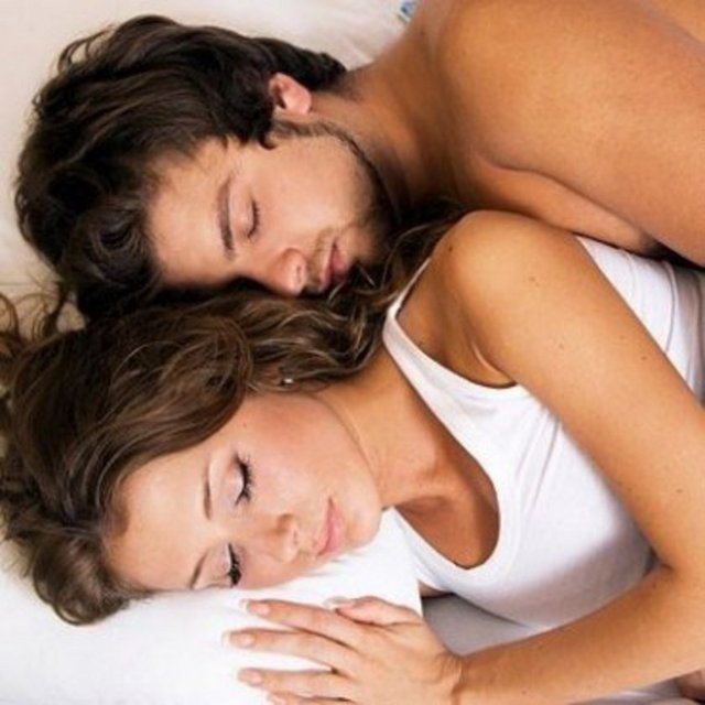 Erkeğin cinsel olarak çok iyi bir performansa sahip olması gerektiği düşünülür. Toplum, erkeğe cinsellik açısından fazla yük bindirir. Erkek de bunu kabul eder ve cinsel ilişki esnasında başarısızlık yaşarsa, bunu felaket gibi algılar.