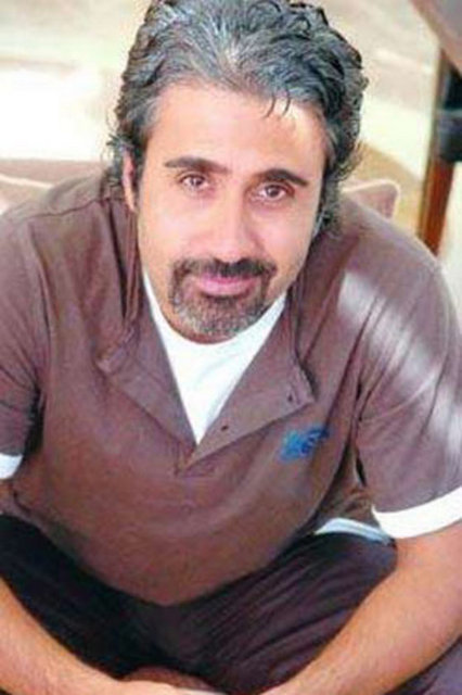 Küçük yıldızlar furyasının en tanınmış isimlerinden olan Emrah İpek'in, 'Küçük Emrah' imajından şimdilerde eser kalmasa da şöhretini günümüzde de sürdürüyor.  -