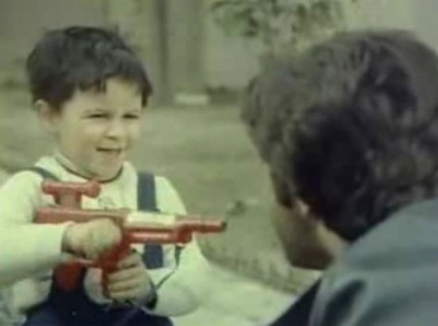 Ünlü oyuncu; Türkan Şoray ve Kadir İnanır'ın başrollerini paylaştığı filmde 'Samet' isimli bir erkek çocuğunu canlandırmıştı.