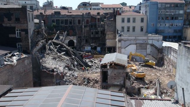Cercle D'orient ve Emek Sineması'nın içinde bulunduğu yapı kompleksi 1971-1978 yılları arasında Kültür Bakanlığı Gayrimenkul Eski Eserler ve Anıtlar Kurulu Başkanlığı tarafından "Korunması Gereken Kültür Varlığı" olarak tescil edildi.