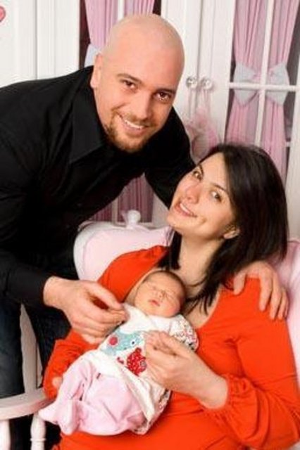 Cergel ithalat ve ihracat işiyle uğraşıyor.