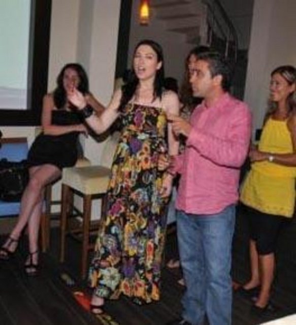 Yanardağ'ın önceki evliliğinden bir kızı var.  -