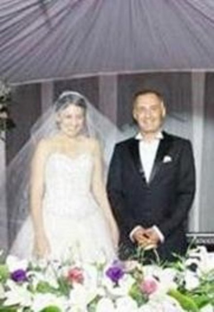 Saraçoğlu tiyatro sanatçısı Mümtaz Sevinç'in kızı Şirin ile evli