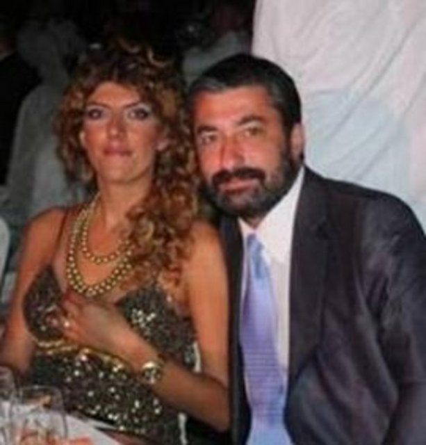 Öyle Bir Geçer Zaman ki'nin Ali Kaptan'ı Erkan Petekkaya gerçek hayatta Didem Petekkaya ile evli -  -  -