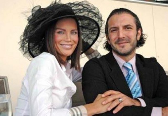 - Tan, Yeni Karamürsel mağazalarının sahibi.