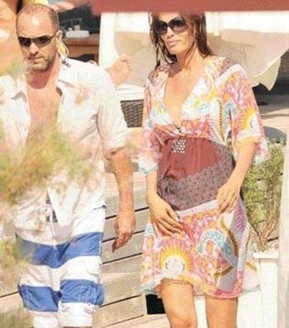 Eski mankenlerden Güzide Duran, işadamı Adnan Aksoy ile evlendikten sonra mutluluğu buldu.  -