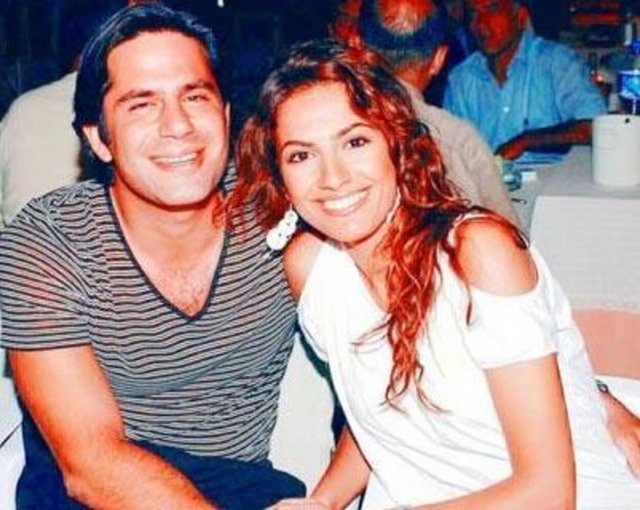 Ancak bu evlilik kısa sürdü. Ak, işadamı Osman Rİmer ile evlendi.  -