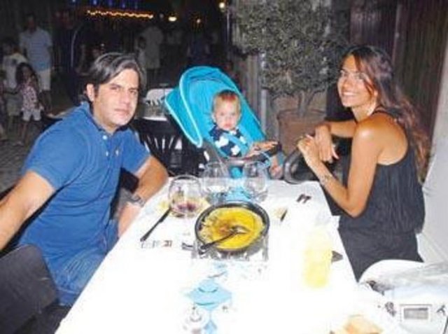 Çiftin Can Ares adında bir oğlu var.  -