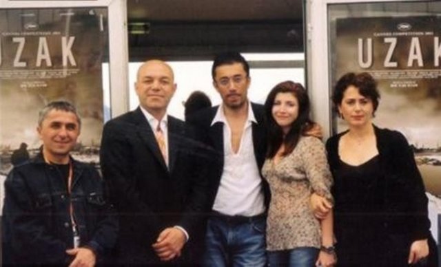 İşadamı ve doktor olan Kesal (soldan ikinci) Nuri Bilge Ceylan'ın Üç Maymun filminde başrol oynadı