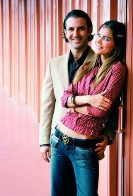 Manken Ebru Şallı, ilk evliliğini müzisyen Ozan Orhon ile yapmıştı.