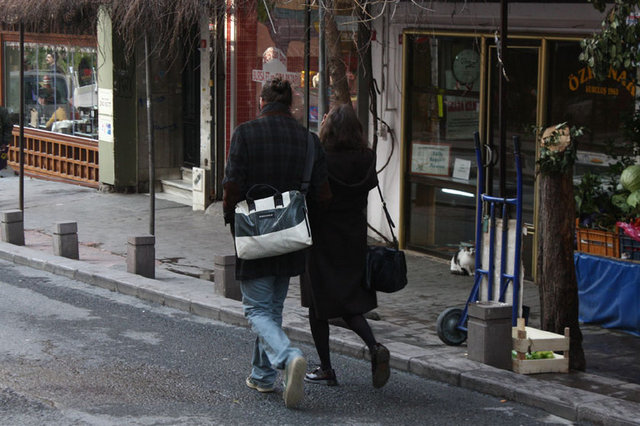 Önceki gün Cihangir'de birlikte kahvaltı yapan çift bir arada görüntülendi.