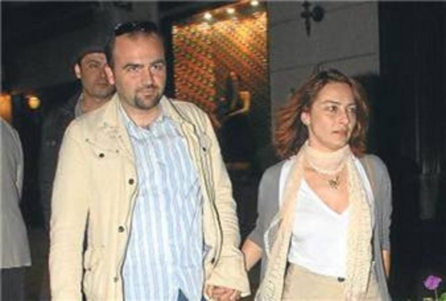 'Öyle Bir Geçer Zaman Ki' dizisinin 'Cemile'si Ayça Bingöl, eşi Ali Altuğ ile görüntülendi.